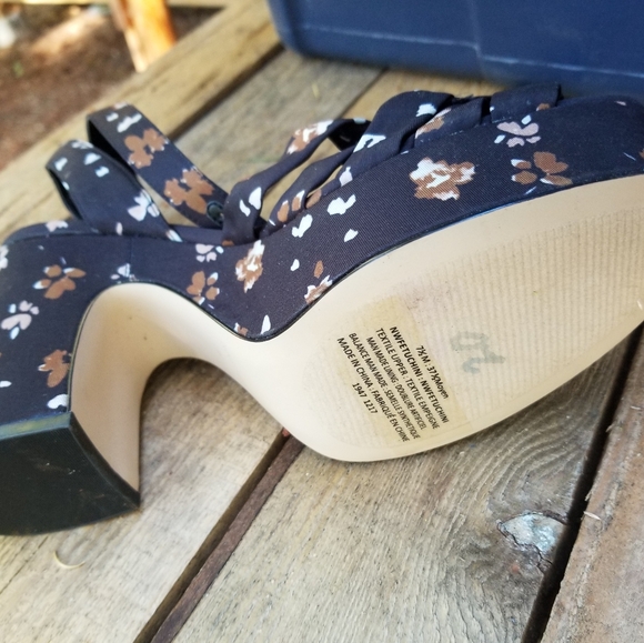 Size 7.5 High Heel Shoes Nine West Cherry Blossom Blacks Straps Buckles Ladies - Picture 11 of 11